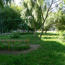 P1090258.JPG, зелёные джунгли в микрорайоне Вышка 2, город Пермь, 2005-2006 год