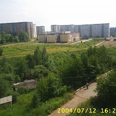 S3010196.JPG, зелёные джунгли в микрорайоне Вышка 2, город Пермь, 2005-2006 год